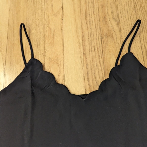 Scallop edge adjustable strap tank top 1x plus size - Picture 6 of 7